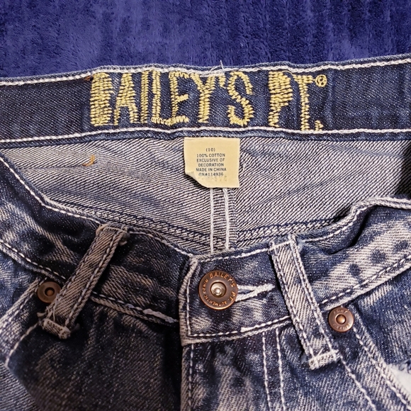 Bailey's Point jean shorts - Picture 3 of 5